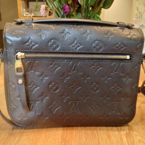 Louis Vuitton Pochette Metis BLACK - Picture 2 of 7